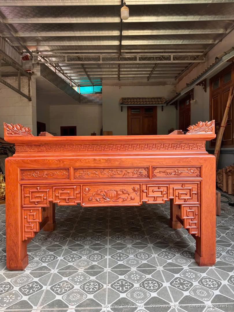 Bàn thờ Phật, gia tiên, thần tài kết hợp tại Cầu Giấy