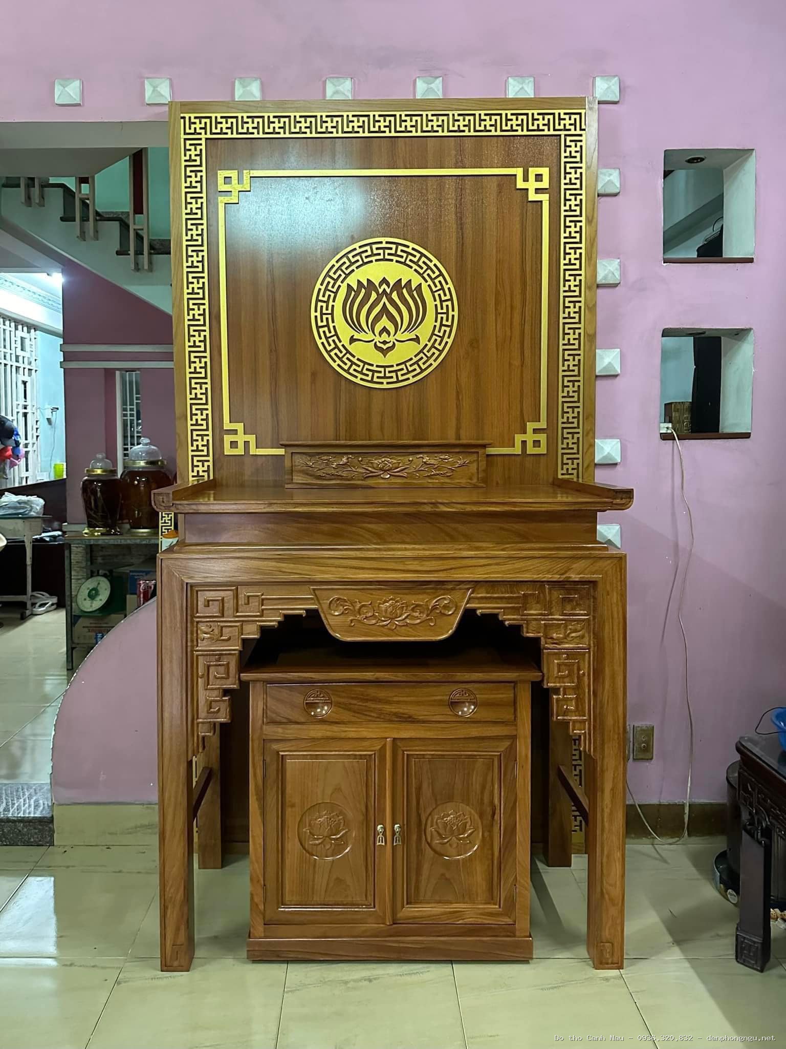 Bàn thờ phật và bàn thờ gia tiên phú quý tại Tây Hồ