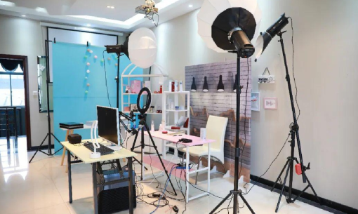 Thiết kế phòng livestream chuyên nghiệp: Hướng dẫn chi tiết từ Skyhome và PUC Studio