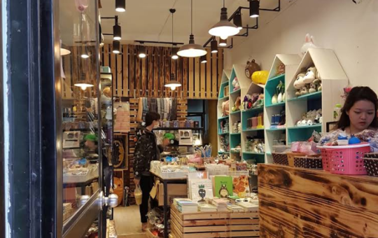 Thiết kế shop phụ kiện quà tặng