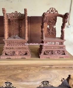 So sánh ngai thờ trụ và ngai thờ vách